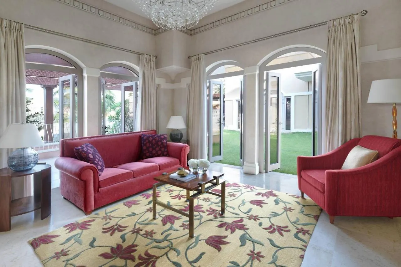 The Ritz-Carlton Abu Dhabi, Grand Canal 5*,