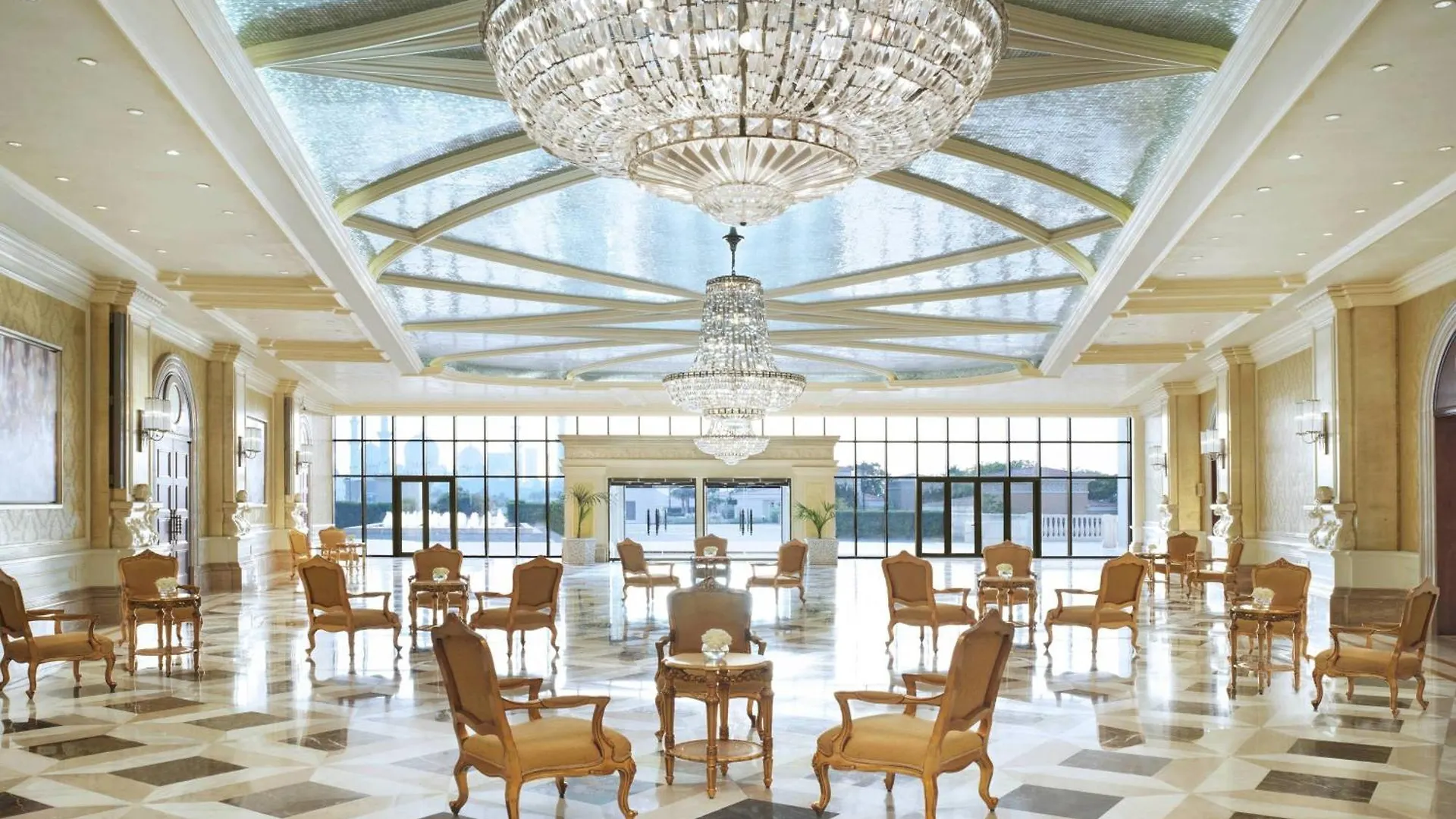 The Ritz-Carlton Abu Dhabi, Grand Canal 5*,
