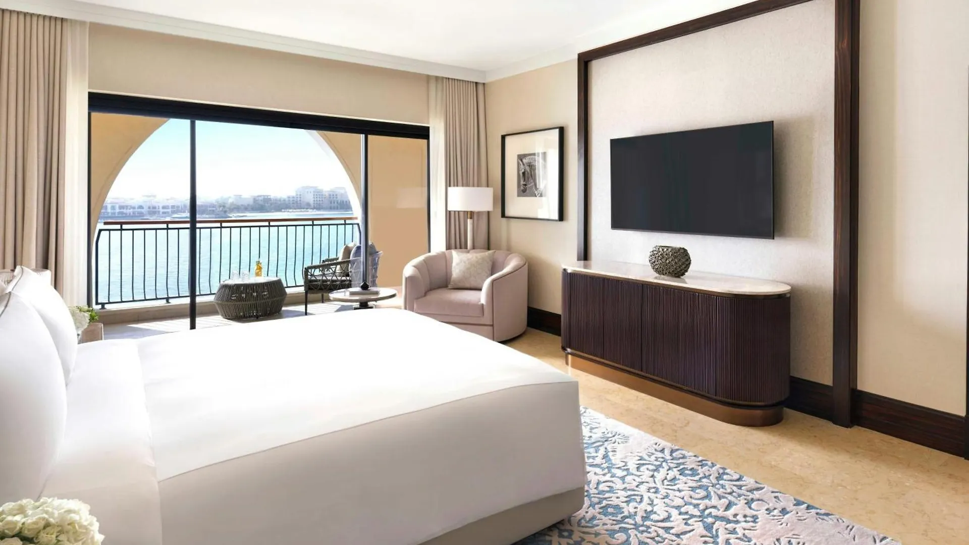 Resort The Ritz-Carlton Abu Dhabi, Grand Canal