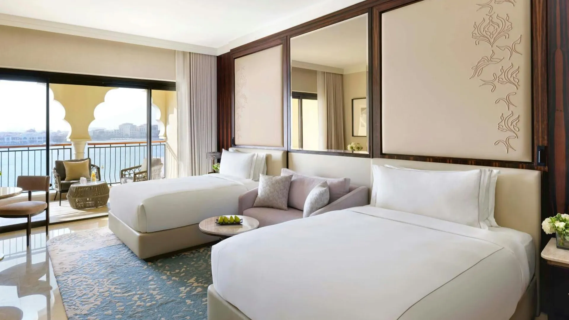 The Ritz-Carlton Abu Dhabi, Grand Canal 5*,