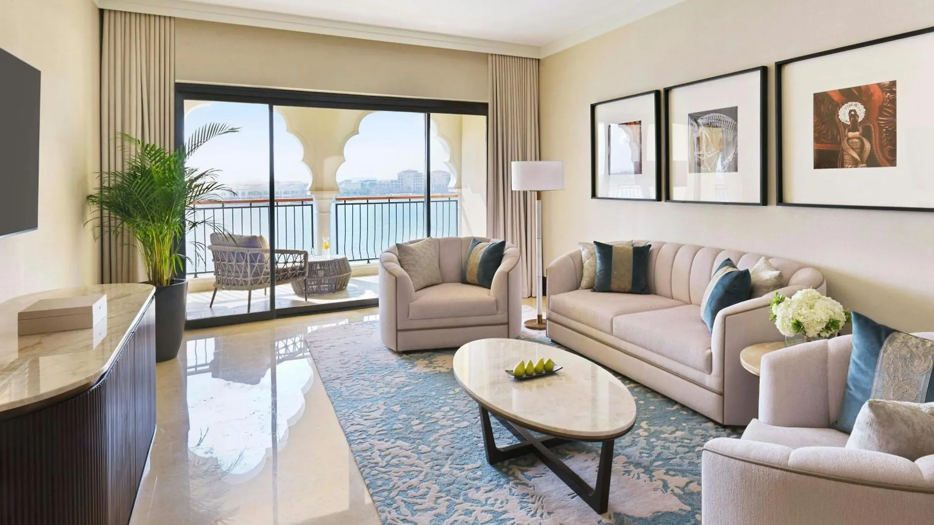 The Ritz-Carlton Abu Dhabi, Grand Canal
