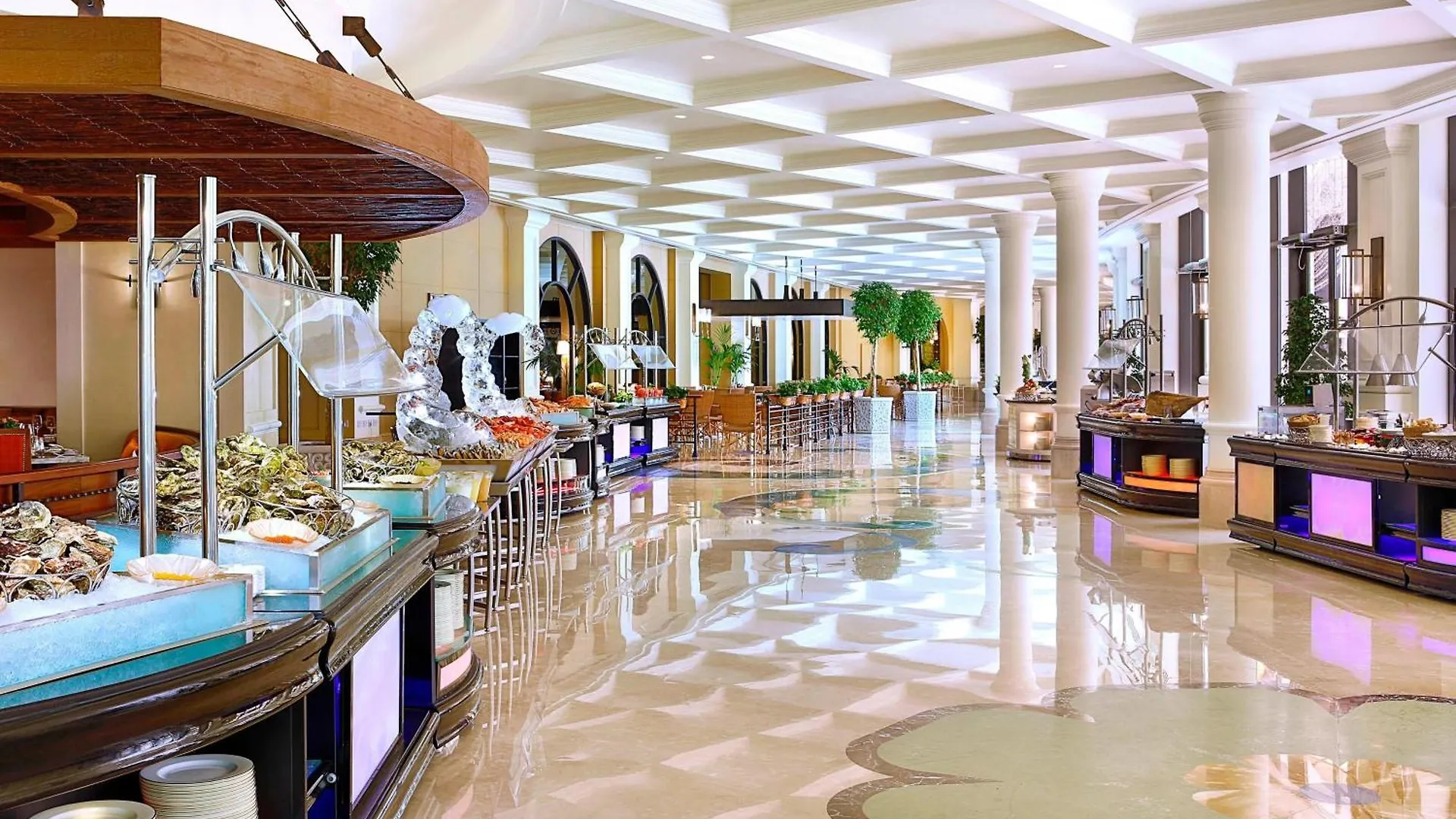 The Ritz-Carlton Abu Dhabi, Grand Canal Resort