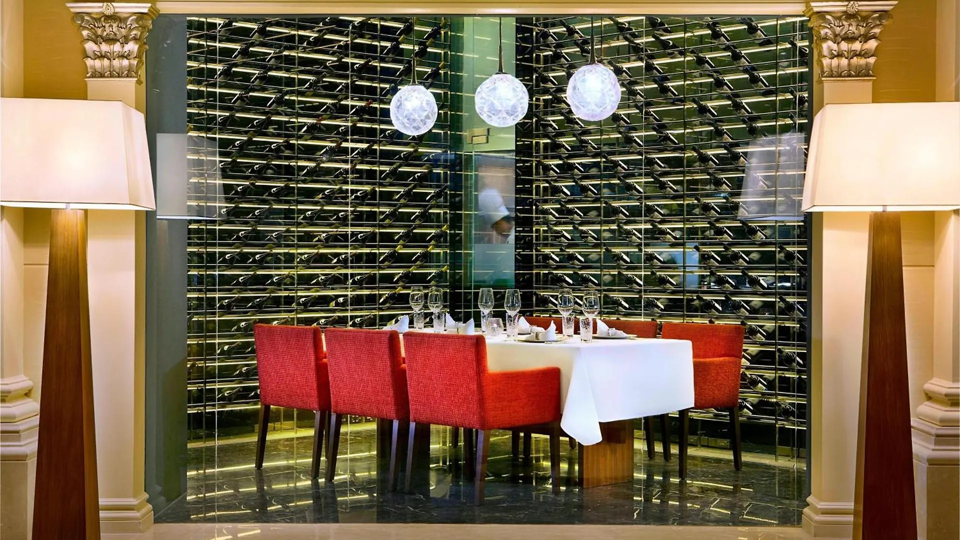 The Ritz-Carlton Abu Dhabi, Grand Canal