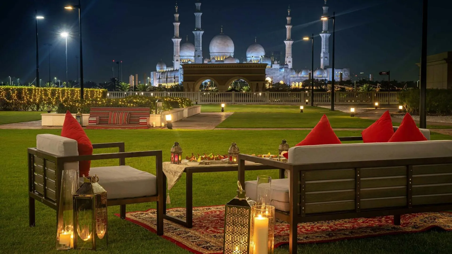 The Ritz-Carlton Abu Dhabi, Grand Canal