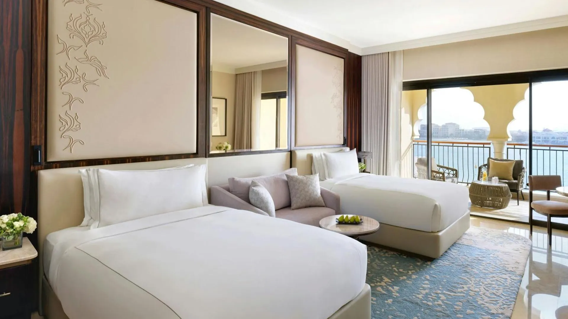 The Ritz-Carlton Abu Dhabi, Grand Canal איחוד האמירויות הערביות