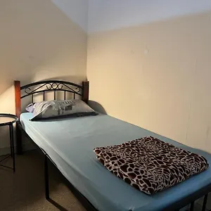 Homestay Backpacker's Bed - No Parking Space