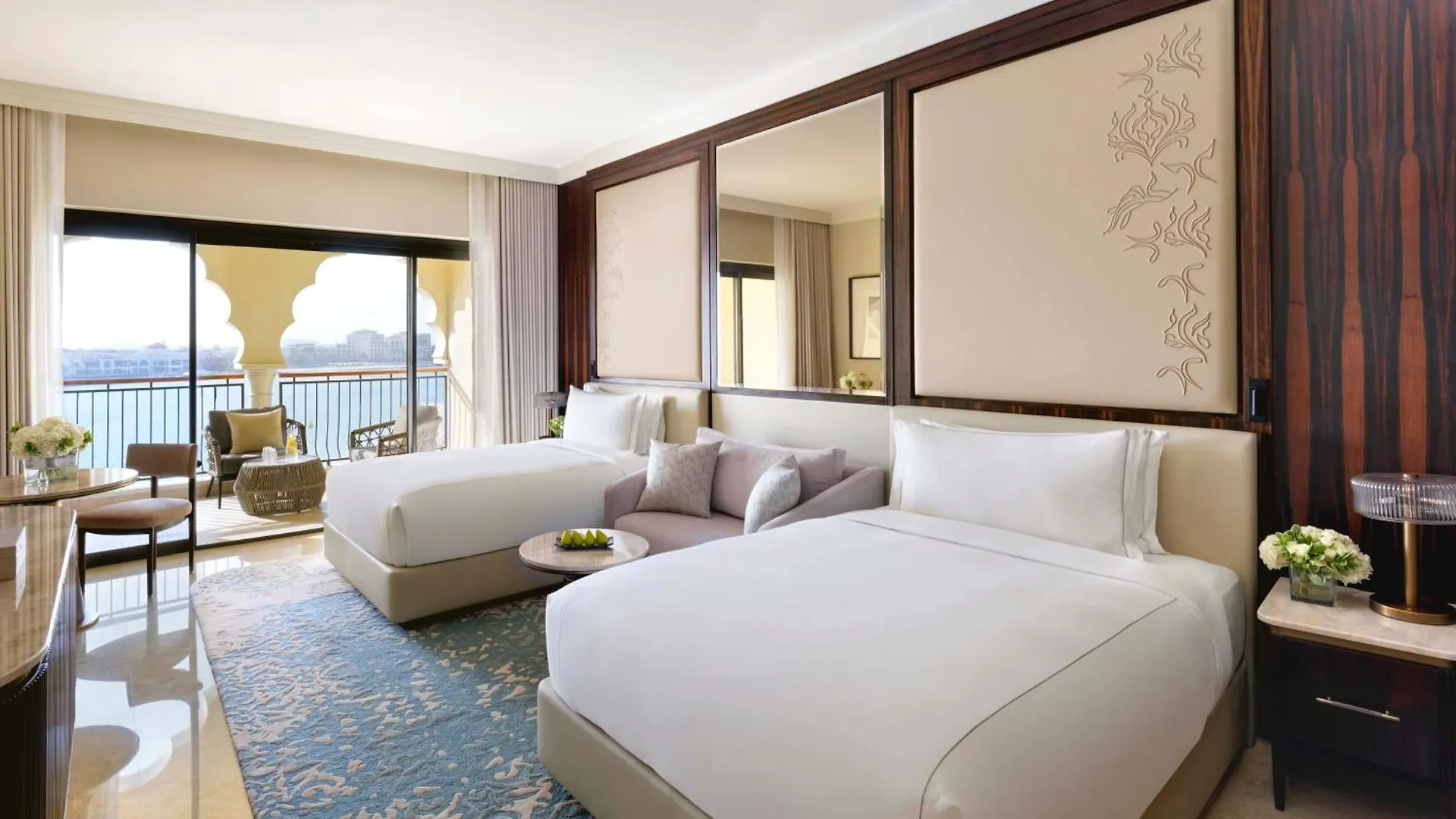 The Ritz-Carlton Abu Dhabi, Grand Canal 5*,