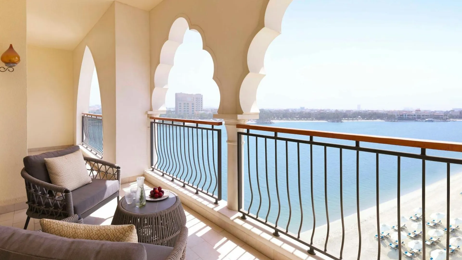 The Ritz-Carlton Abu Dhabi, Grand Canal