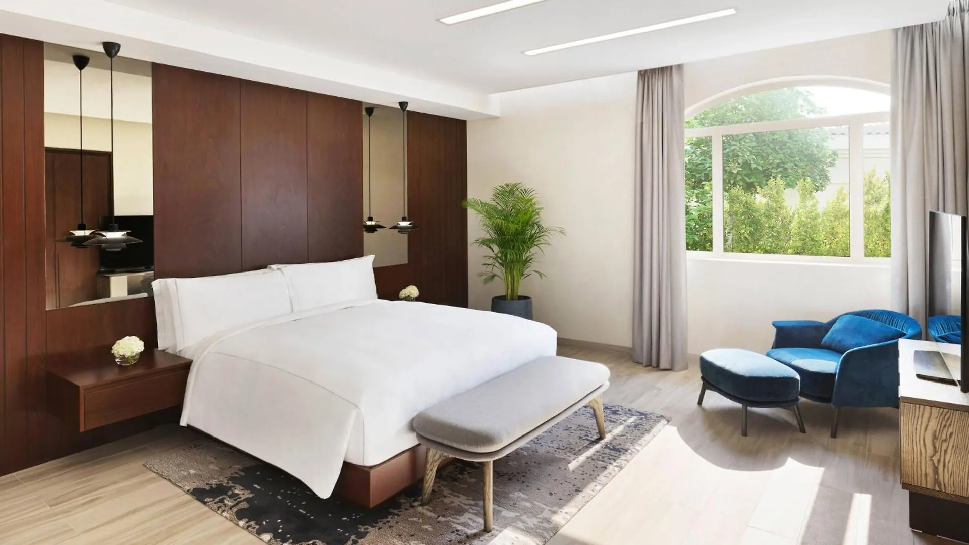 The Ritz-Carlton Abu Dhabi, Grand Canal