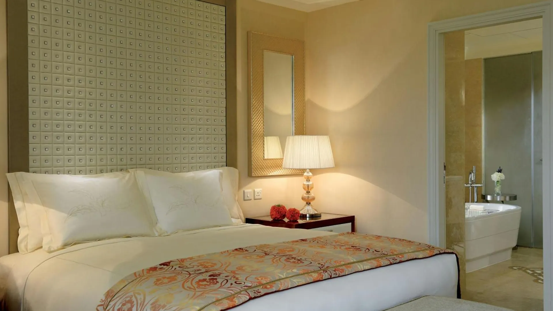 The Ritz-Carlton Abu Dhabi, Grand Canal 5*,  ОАЭ