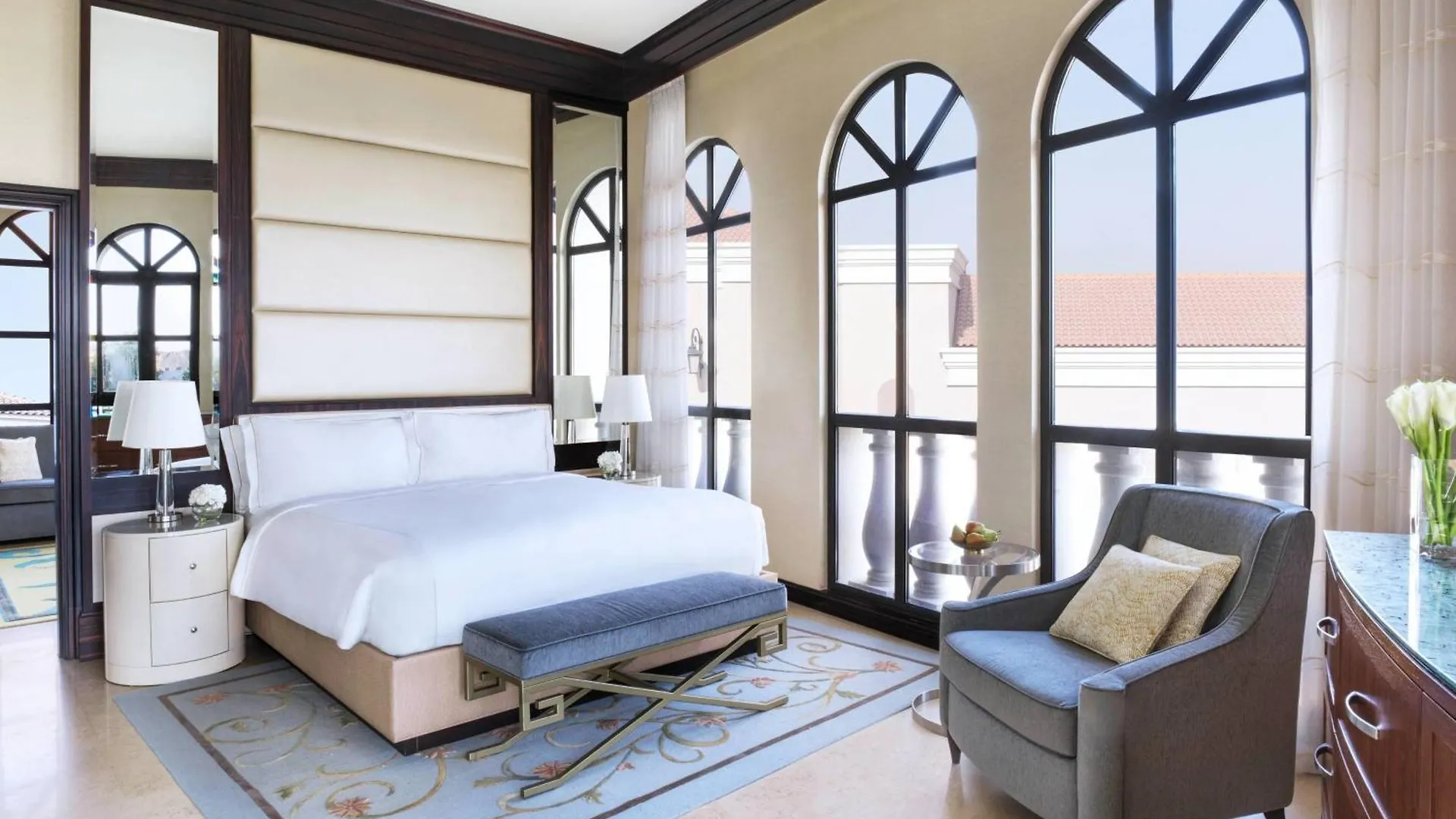 The Ritz-Carlton Abu Dhabi, Grand Canal 5*,