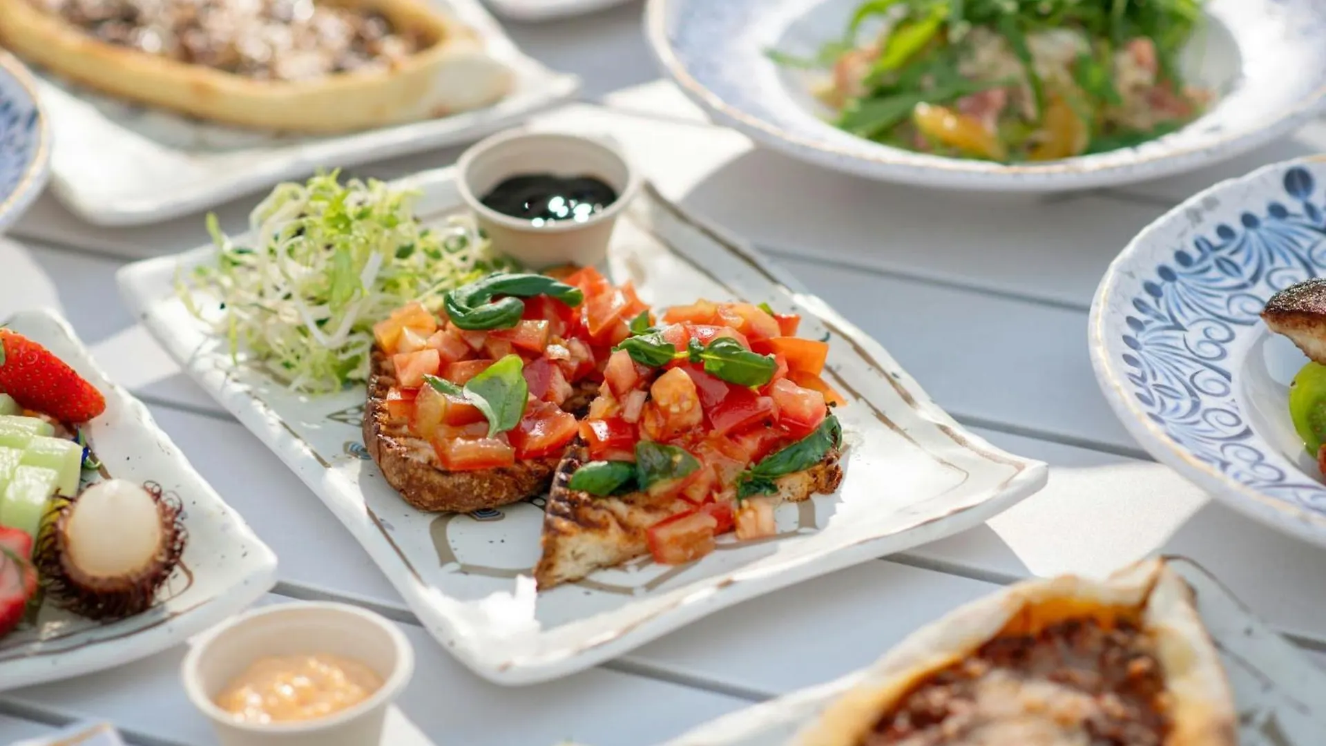 The Ritz-Carlton Abu Dhabi, Grand Canal Курортный комплекс