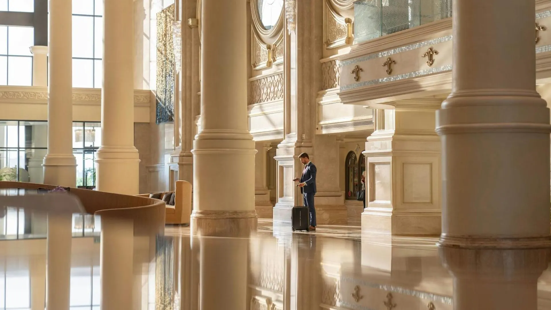 The Ritz-Carlton Abu Dhabi, Grand Canal 5*,  United Arab Emirates